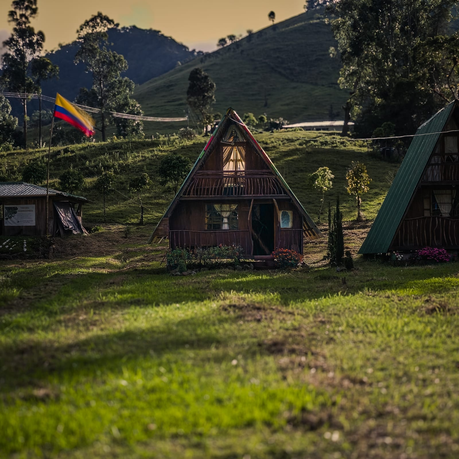 Cabañas al anochecer